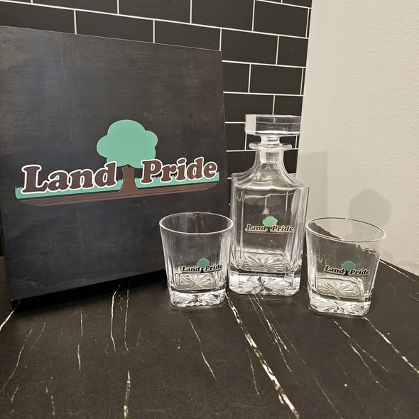 2 Glass Decanter Set